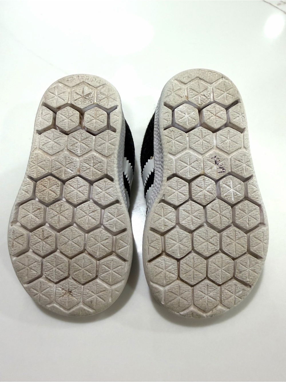 adidas Toddler Gazelle Slip-On Sneakers - Black/White | SZ 4 - Picture 6 of 6